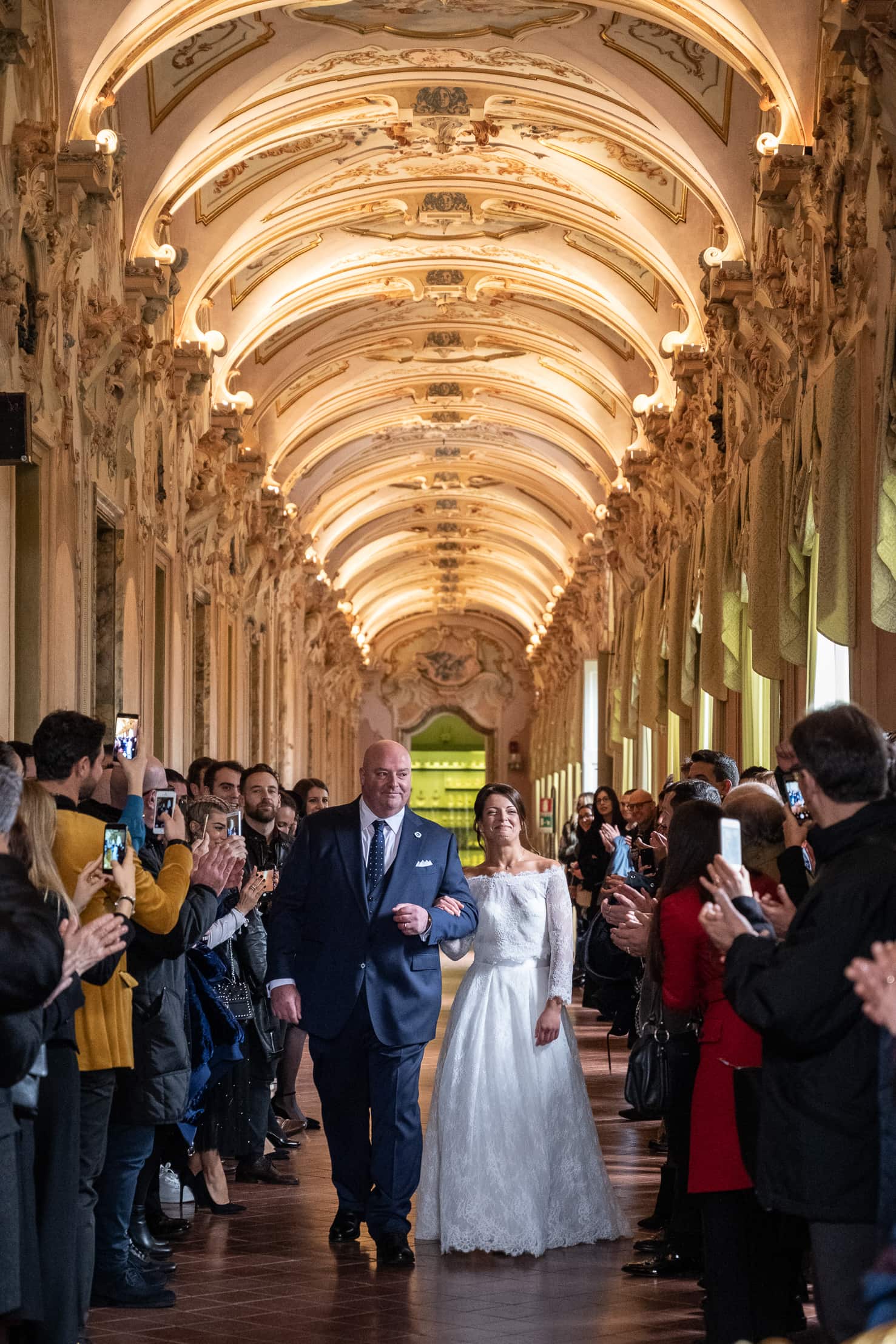 ingresso-cerimonia-civile-palazzo-storico-fotografo-matrimonio-milano
