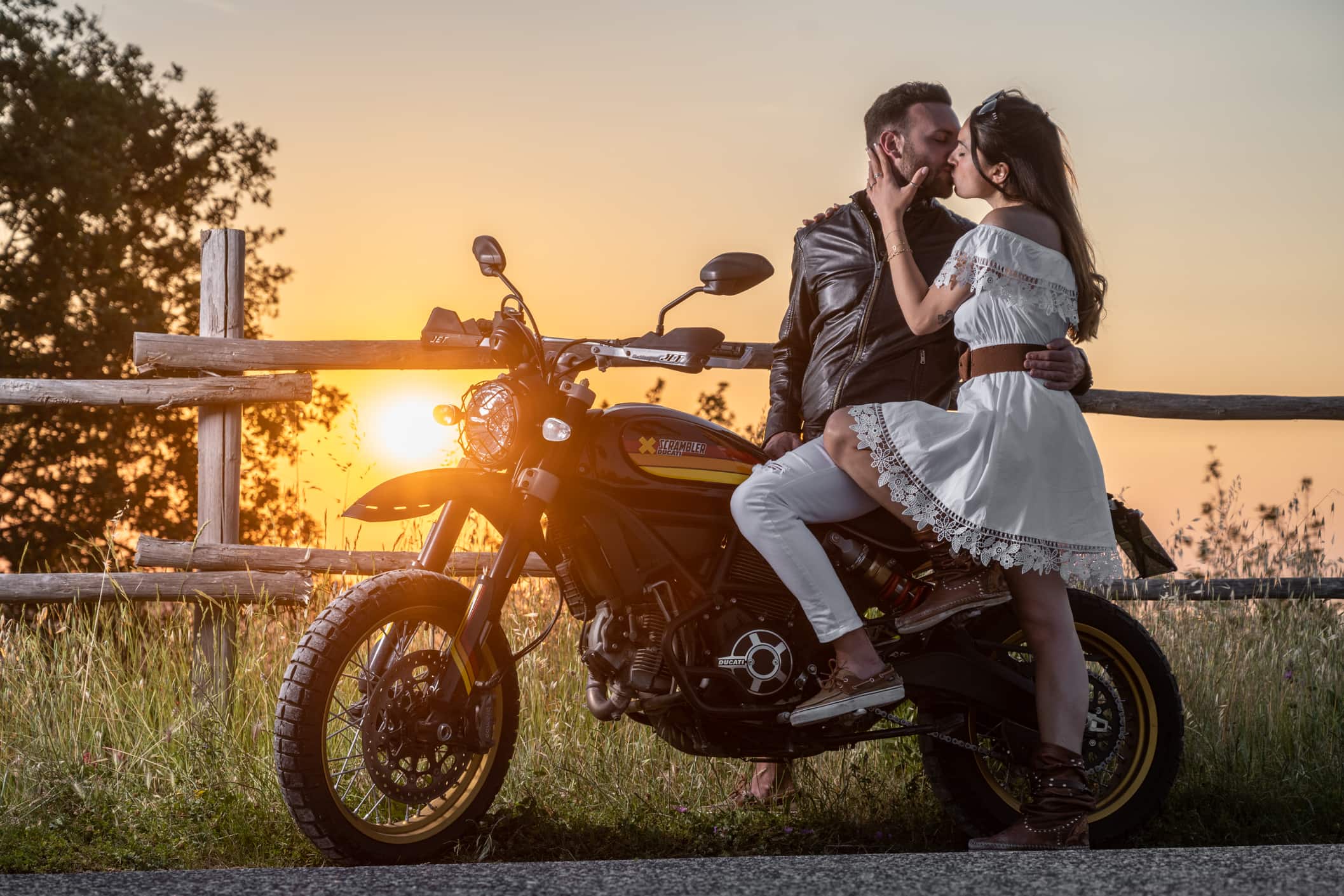 lorenzo-cristina-prematrimoniale-motocicletta-fotografo-matrimonio-milano-2